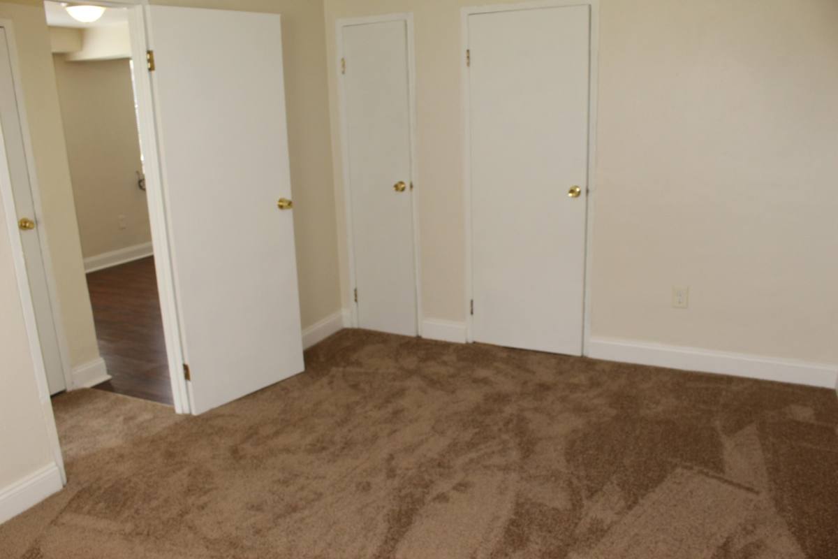 Apartment for rent at 1022 W Findley Dr, Pittsburgh, PA 15221