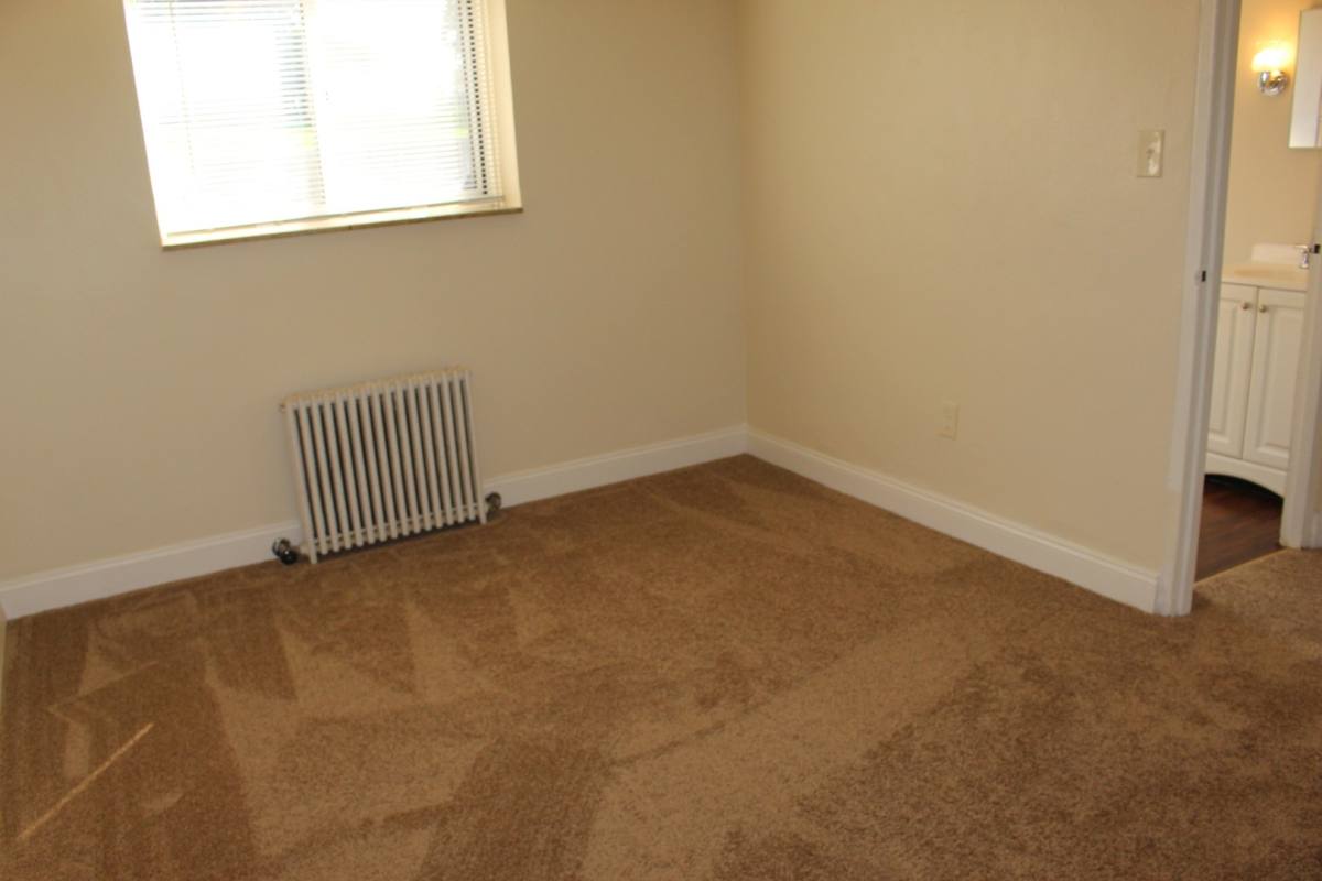 Apartment for rent at 1022 W Findley Dr, Pittsburgh, PA 15221