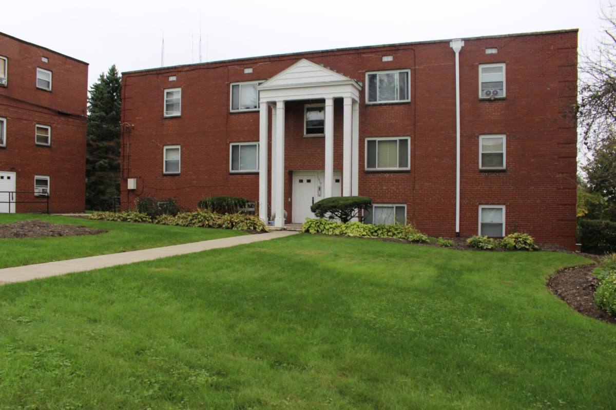 Apartment for rent at 1022 W Findley Dr, Pittsburgh, PA 15221