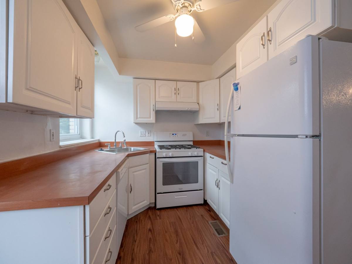 Apartment for rent at 524-526 St James Place, Pittsburgh, PA 15232