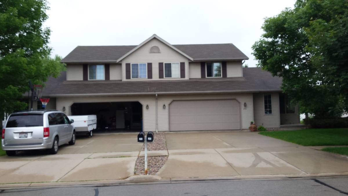 Townhouse for rent at 293-295 Desplaine Rd, De Pere, WI 54115