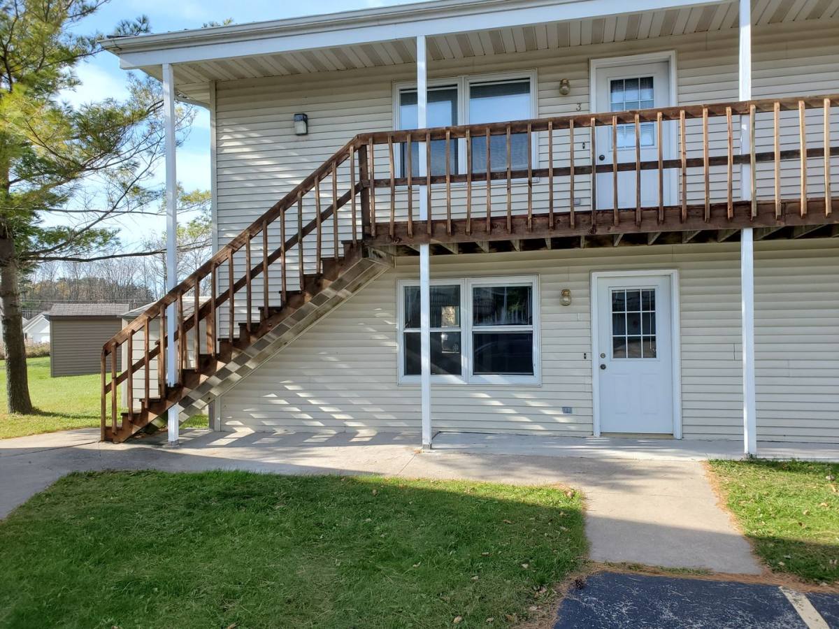 Apartment for rent at 522 E Bronson Rd, Seymour, WI 54165