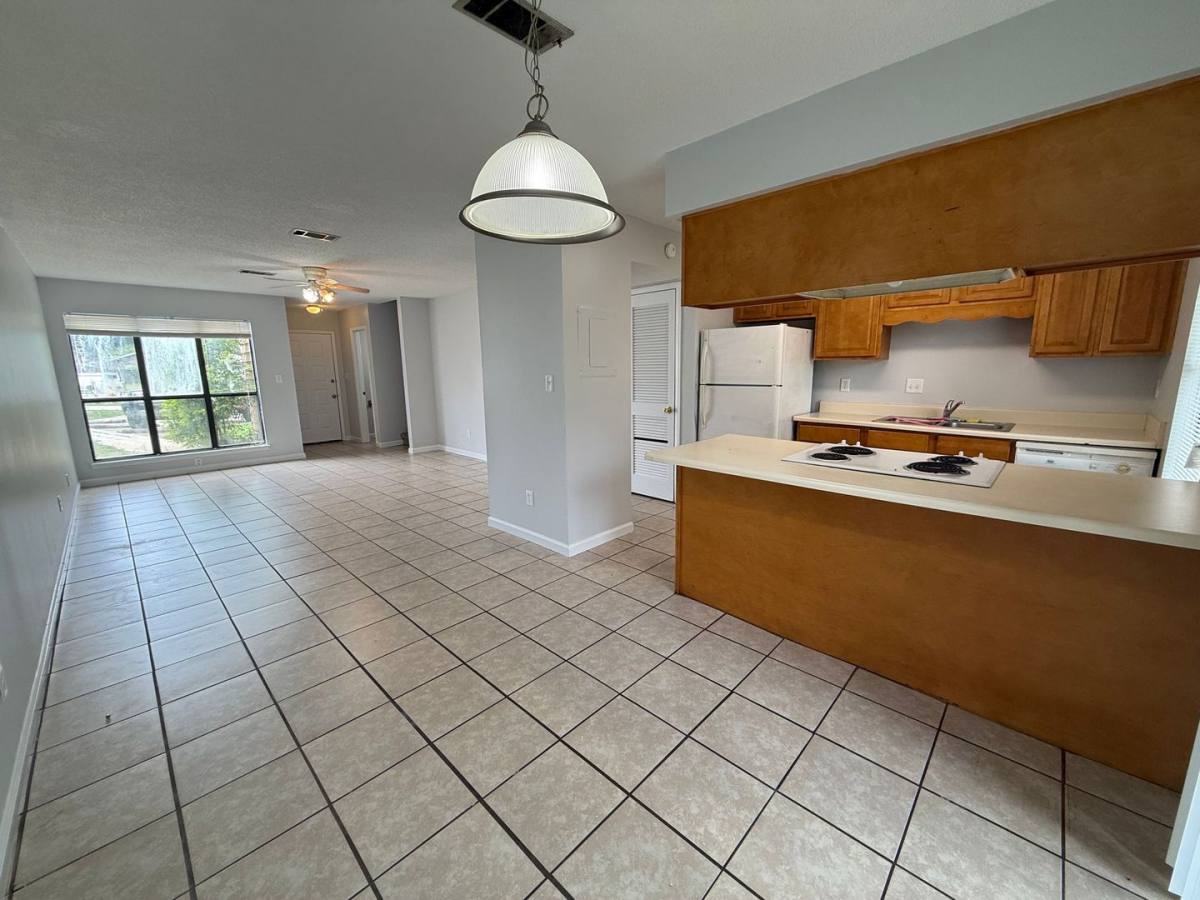 Townhouse for rent at 2808 Villa Woods Circle, Gulf Breeze, FL 32563