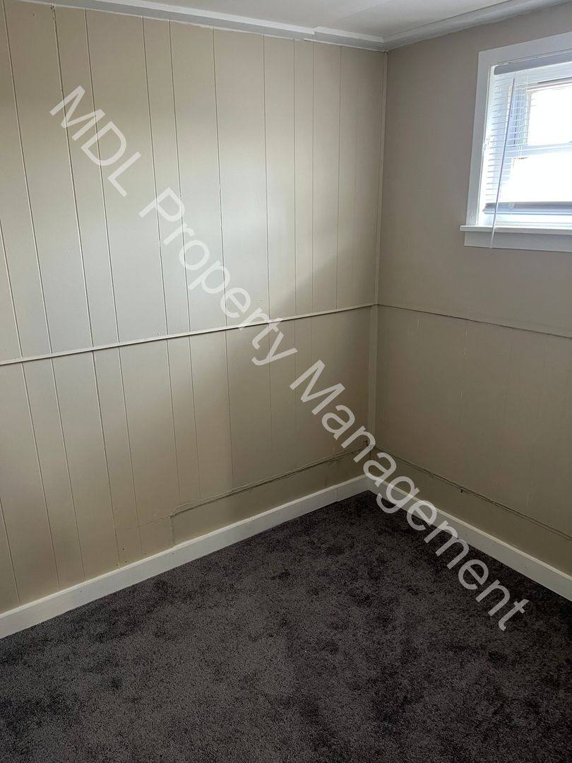 Apartment for rent at 727 N Hamilton St, Saginaw, MI 48602