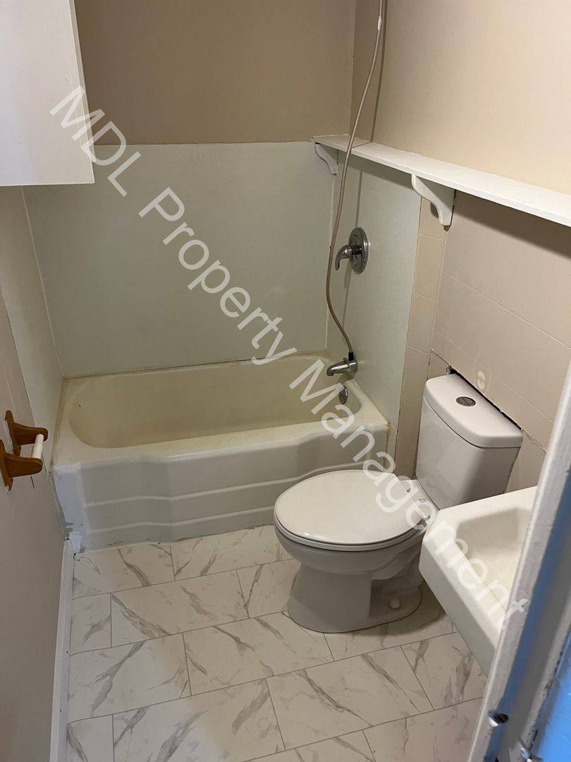 Apartment for rent at 727 N Hamilton St, Saginaw, MI 48602