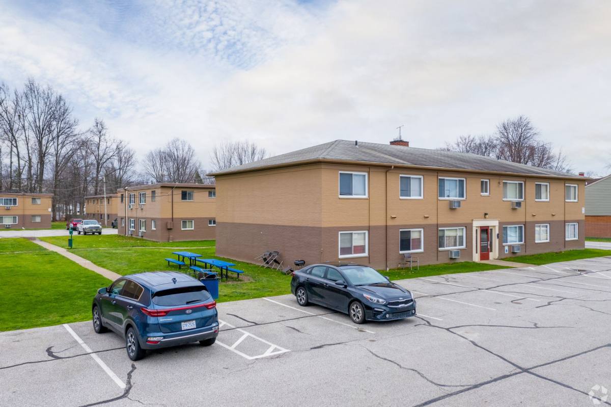 Apartment for rent at 34800 Lakeshore Blvd, Eastlake, OH 44095