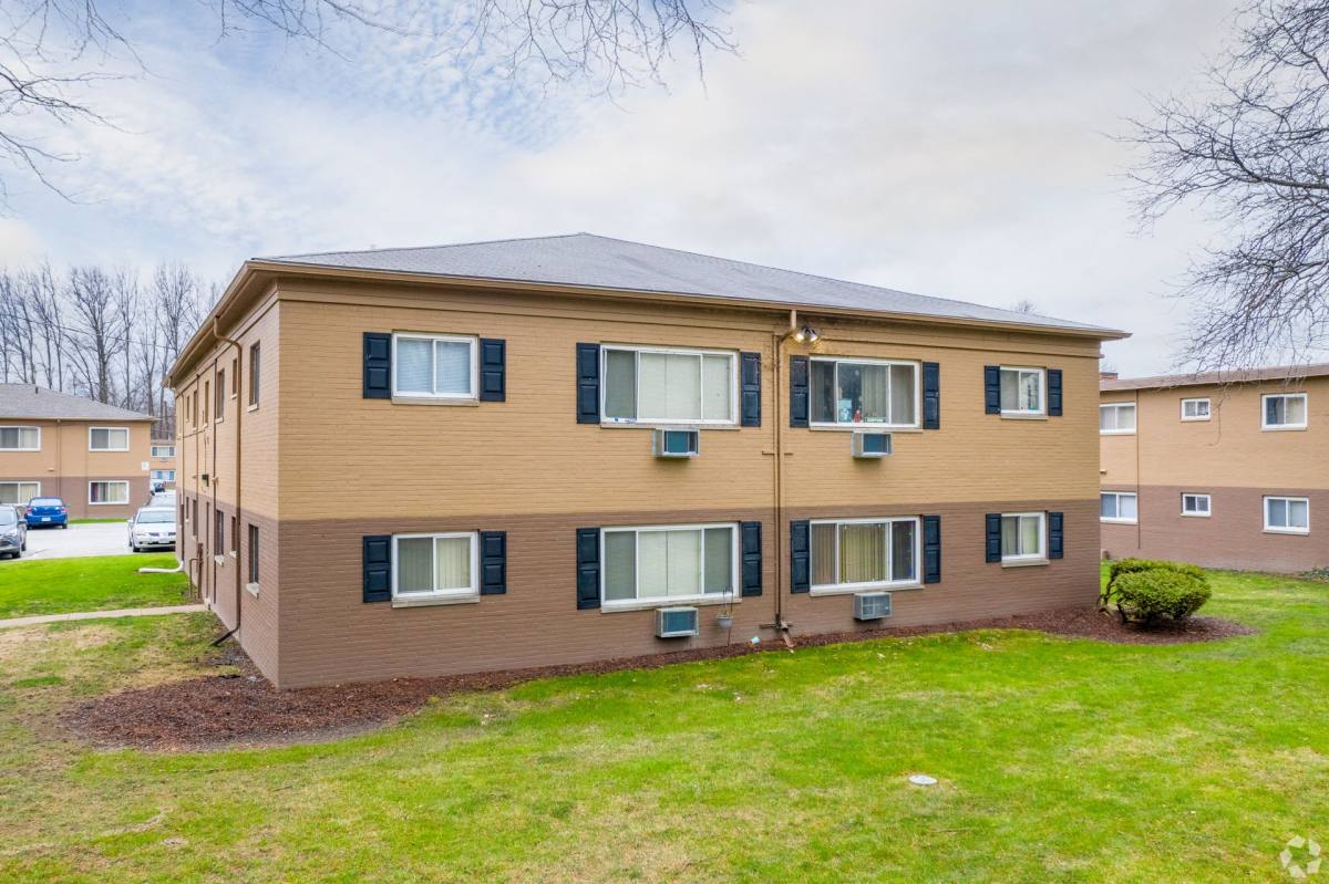 Apartment for rent at 34800 Lakeshore Blvd, Eastlake, OH 44095