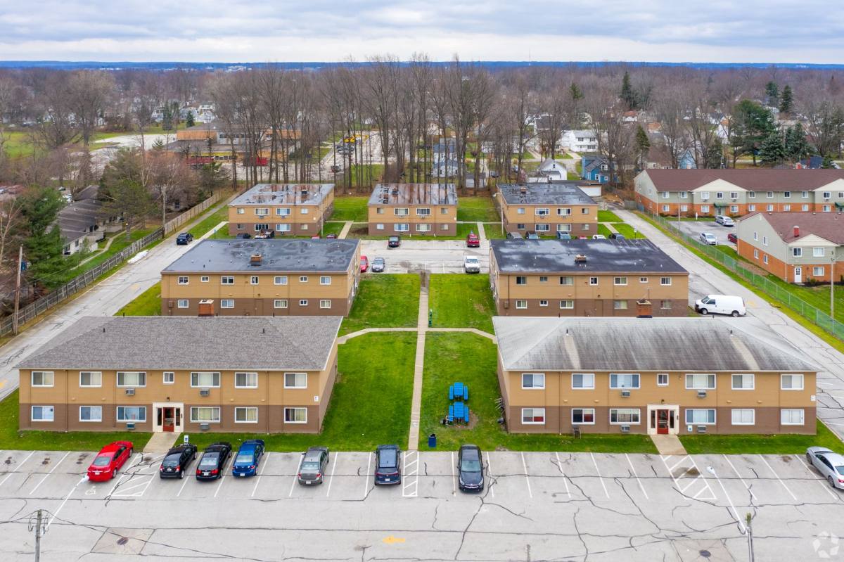 Apartment for rent at 34800 Lakeshore Blvd, Eastlake, OH 44095