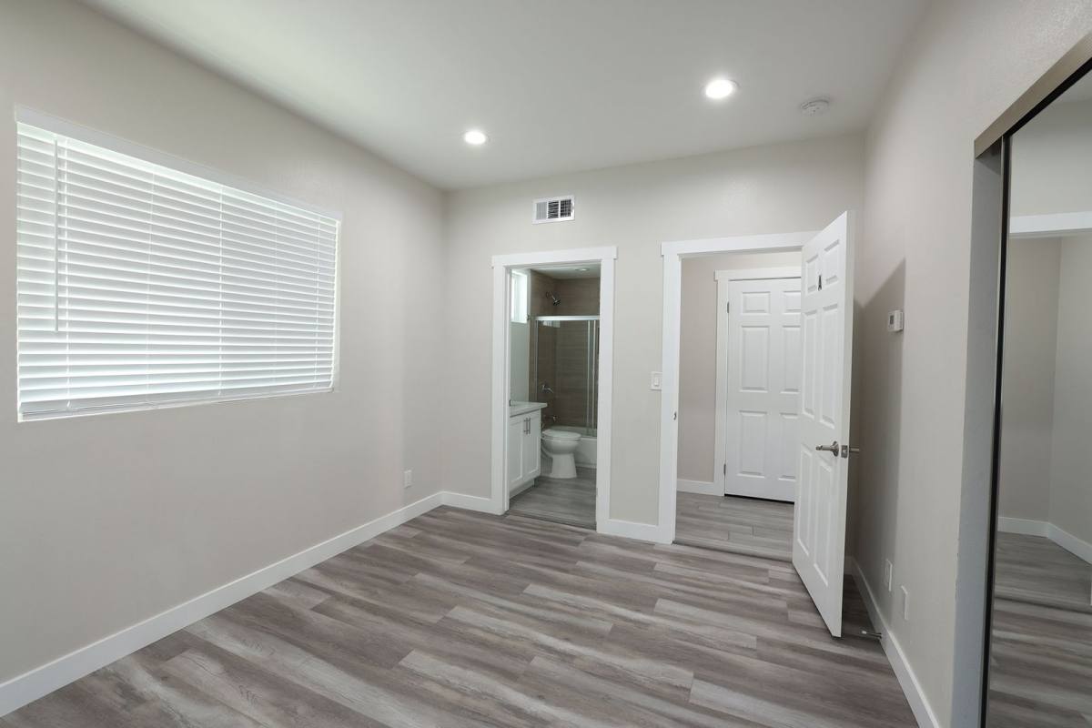 Apartment for rent at 3921-3927 Wisconsin, Los Angeles, CA 90037