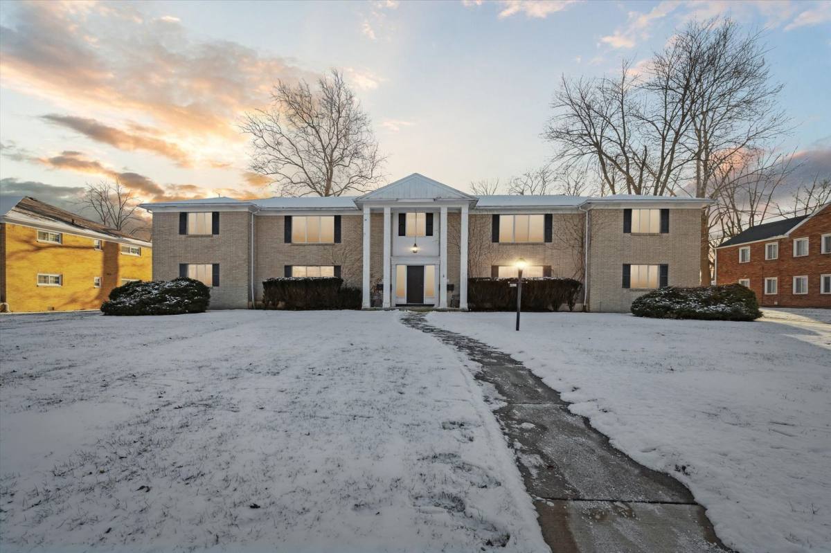 Apartment for rent at 4021 Hillandale, Toledo, OH 43606