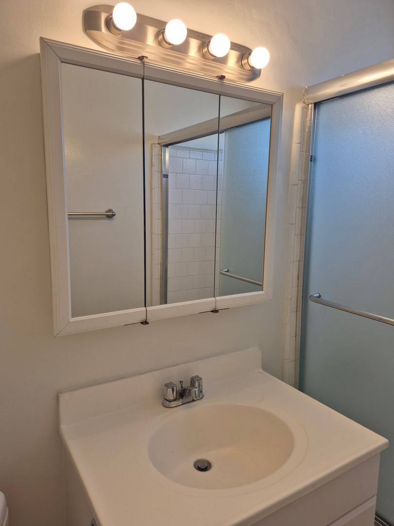 Apartment for rent at 21 Thornton Ave, Venice, CA 90291