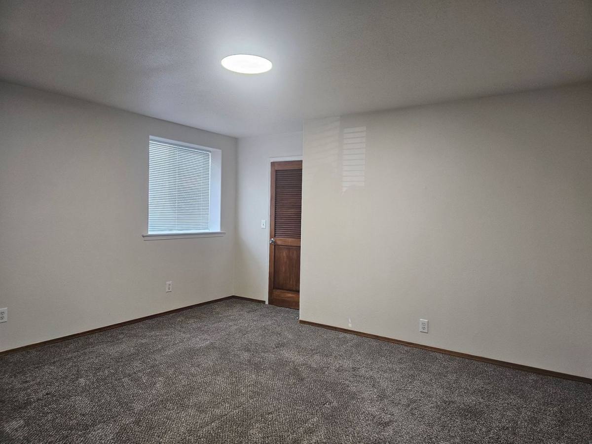 Apartment for rent at 300 2nd Ave, Culver, OR 97734