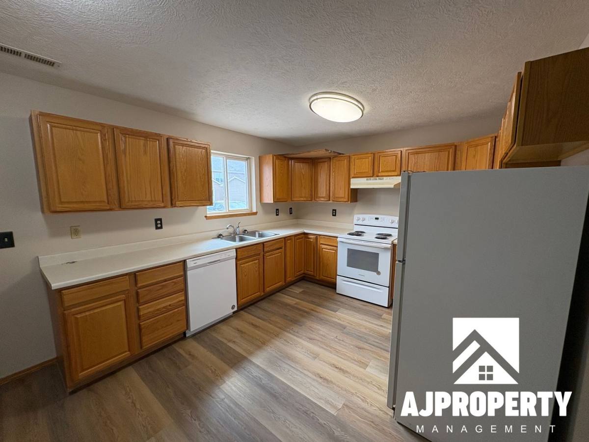 Apartment for rent at 925 S Newcomb Ave, Sioux Falls, SD 57106