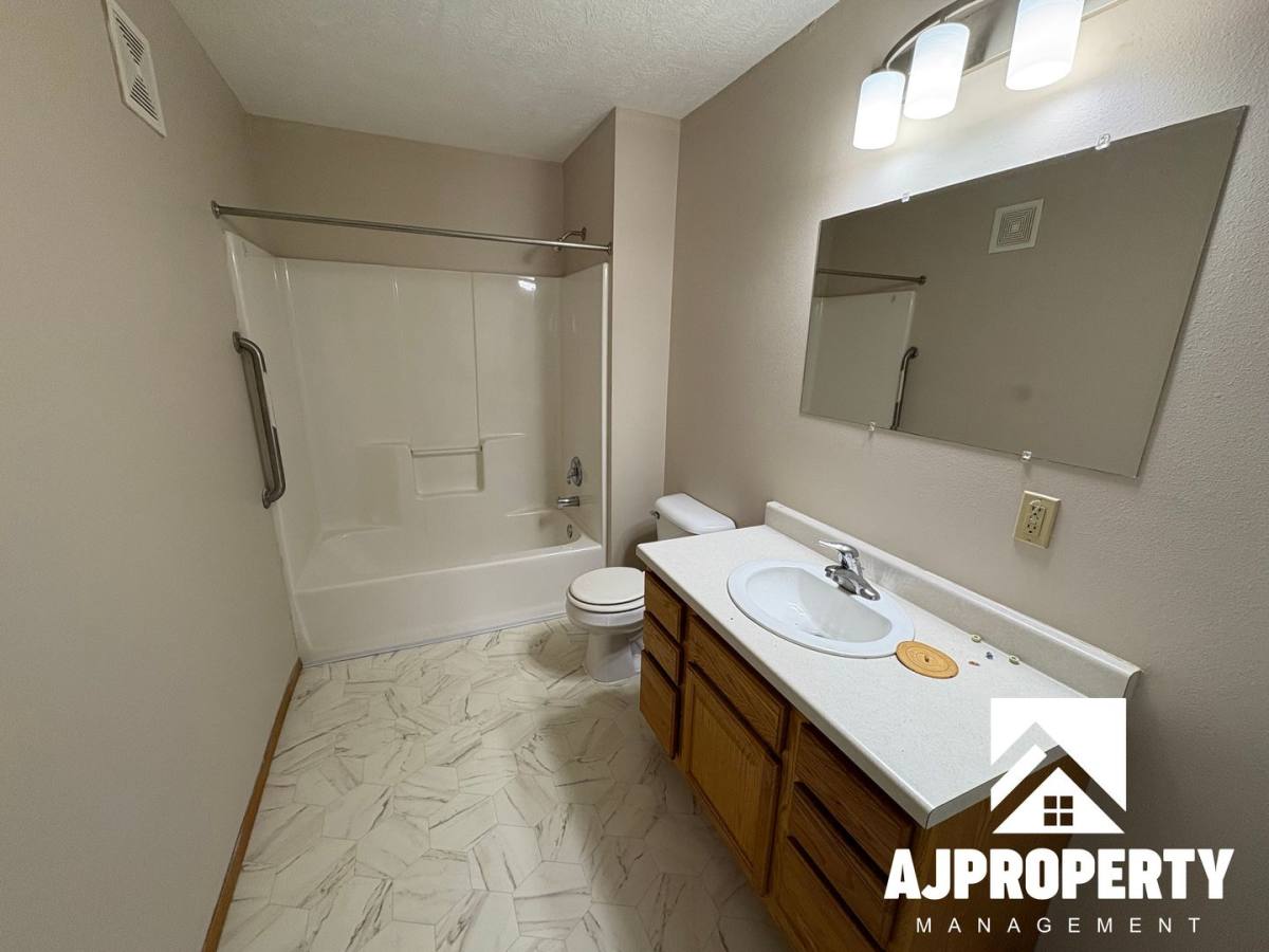 Apartment for rent at 925 S Newcomb Ave, Sioux Falls, SD 57106