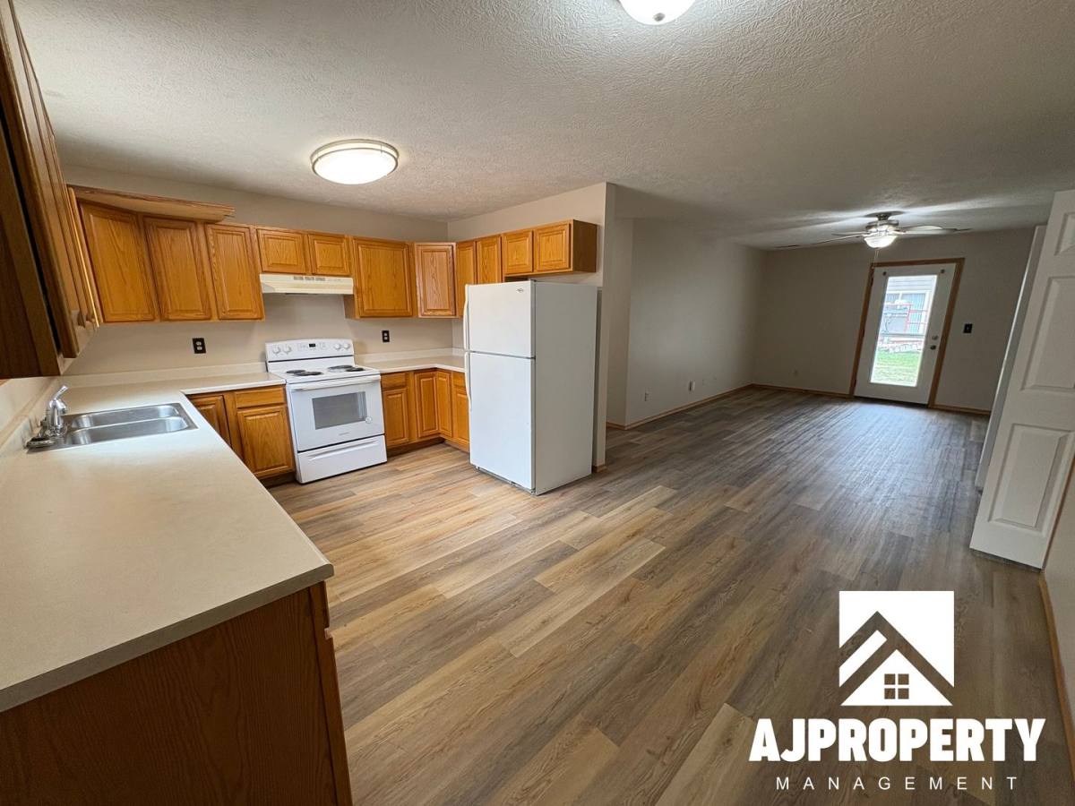 Apartment for rent at 925 S Newcomb Ave, Sioux Falls, SD 57106