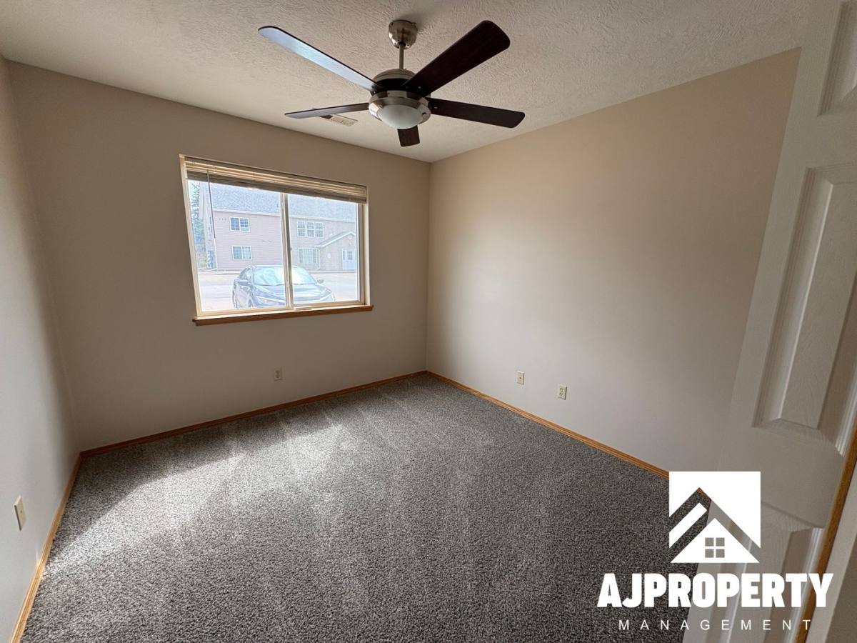 Apartment for rent at 925 S Newcomb Ave, Sioux Falls, SD 57106