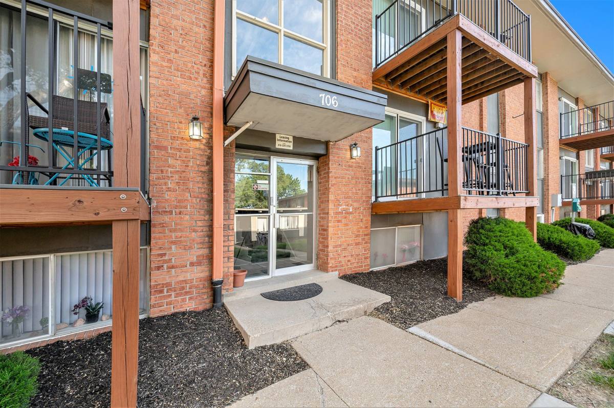 Apartment for rent at 702 SW 15th St, Blue Springs, MO 64015