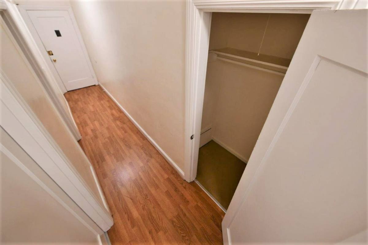 Apartment for rent at 243 Athol Ave, Oakland, CA 94606
