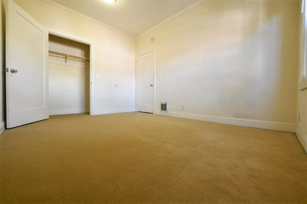 Apartment for rent at 243 Athol Ave, Oakland, CA 94606