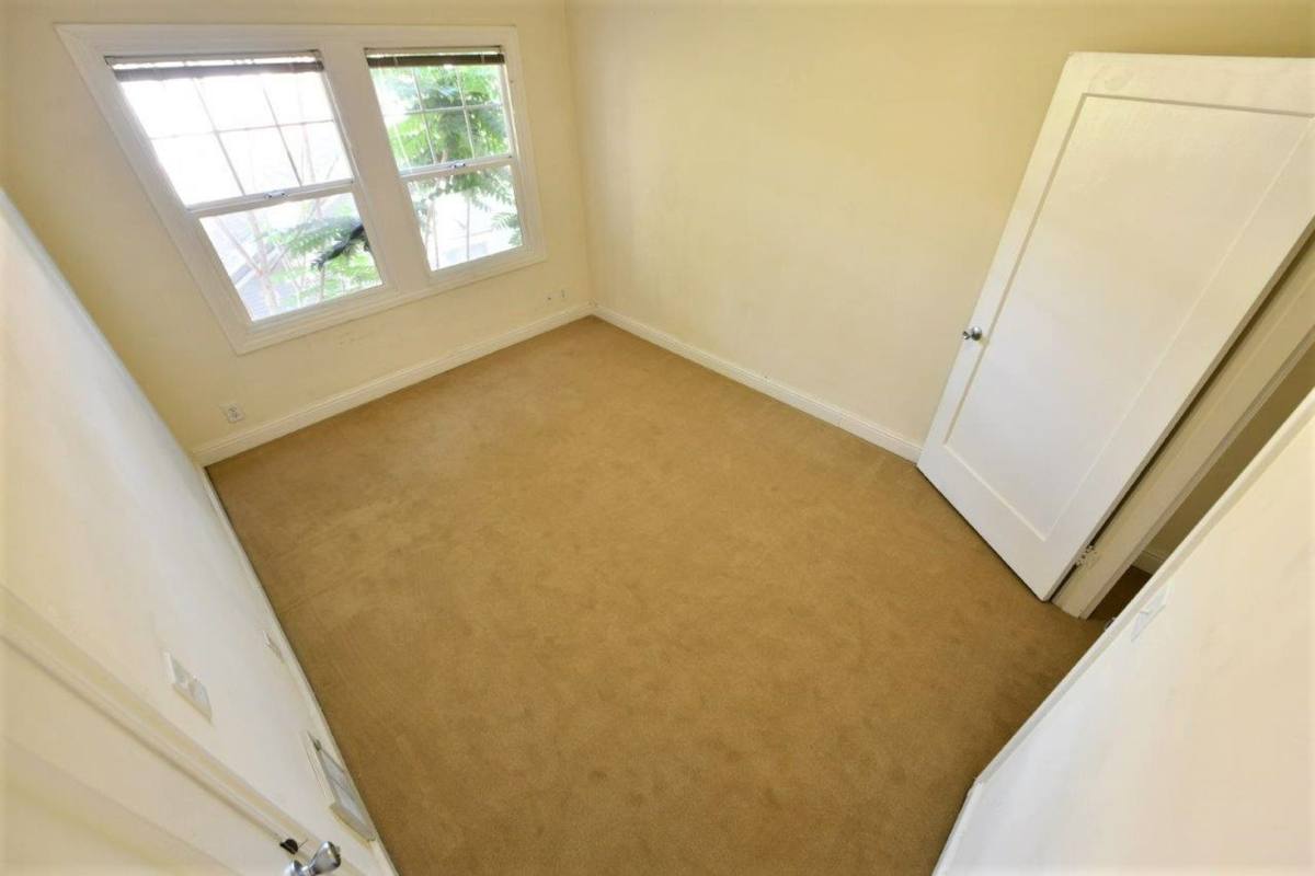 Apartment for rent at 243 Athol Ave, Oakland, CA 94606