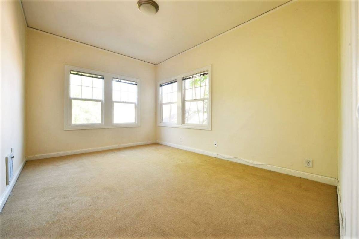 Apartment for rent at 243 Athol Ave, Oakland, CA 94606