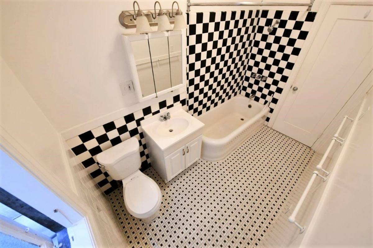 Apartment for rent at 243 Athol Ave, Oakland, CA 94606