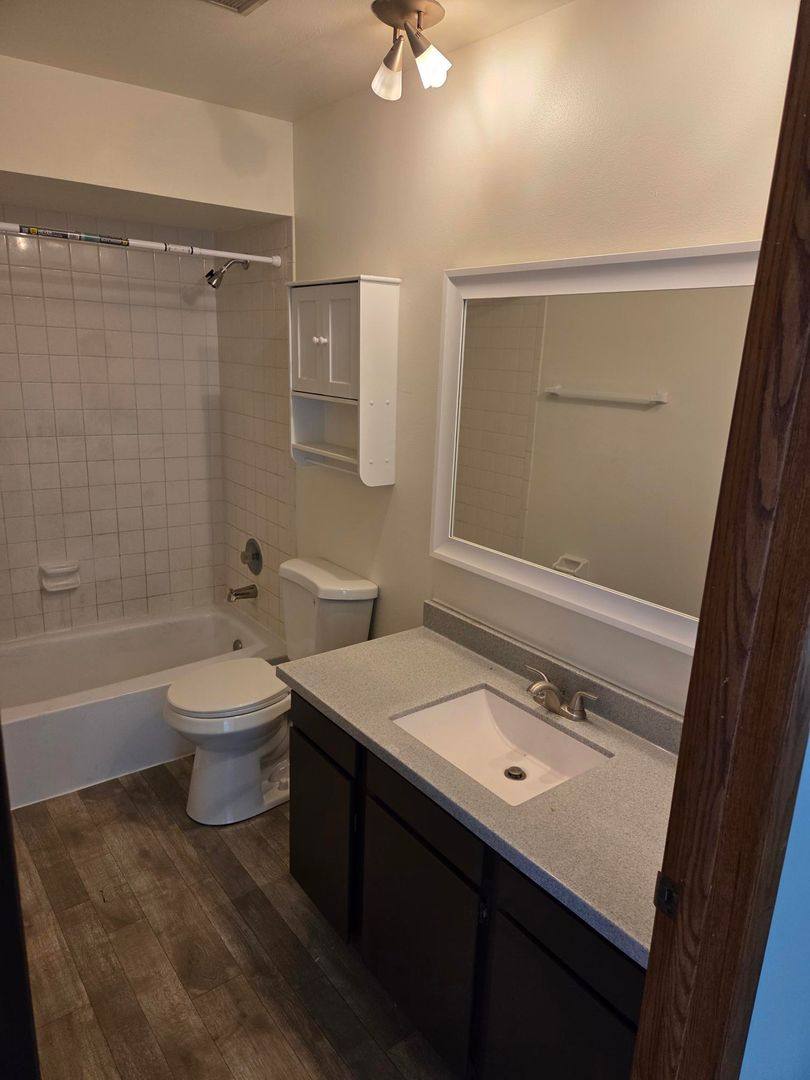 Apartment for rent at 1384 Meadowcreek Dr, Pewaukee, WI 53072