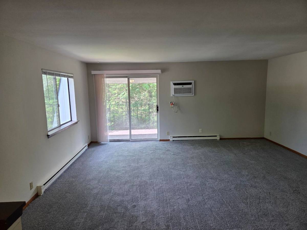 Apartment for rent at 1384 Meadowcreek Dr, Pewaukee, WI 53072