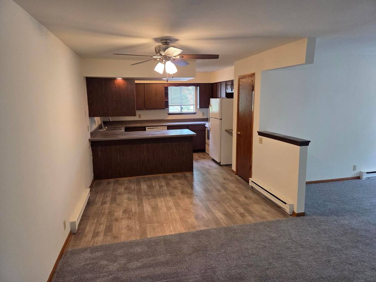 Apartment for rent at 1384 Meadowcreek Dr, Pewaukee, WI 53072