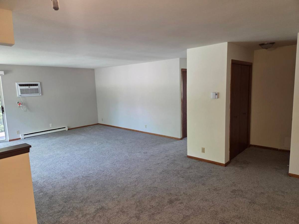 Apartment for rent at 1384 Meadowcreek Dr, Pewaukee, WI 53072