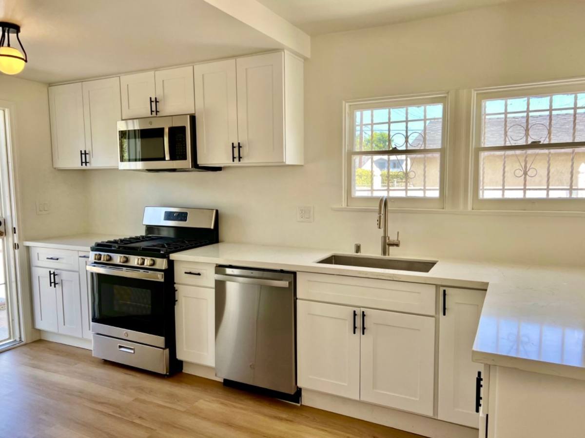 Apartment for rent at 3007 Dalton Ave, Los Angeles, CA 90018