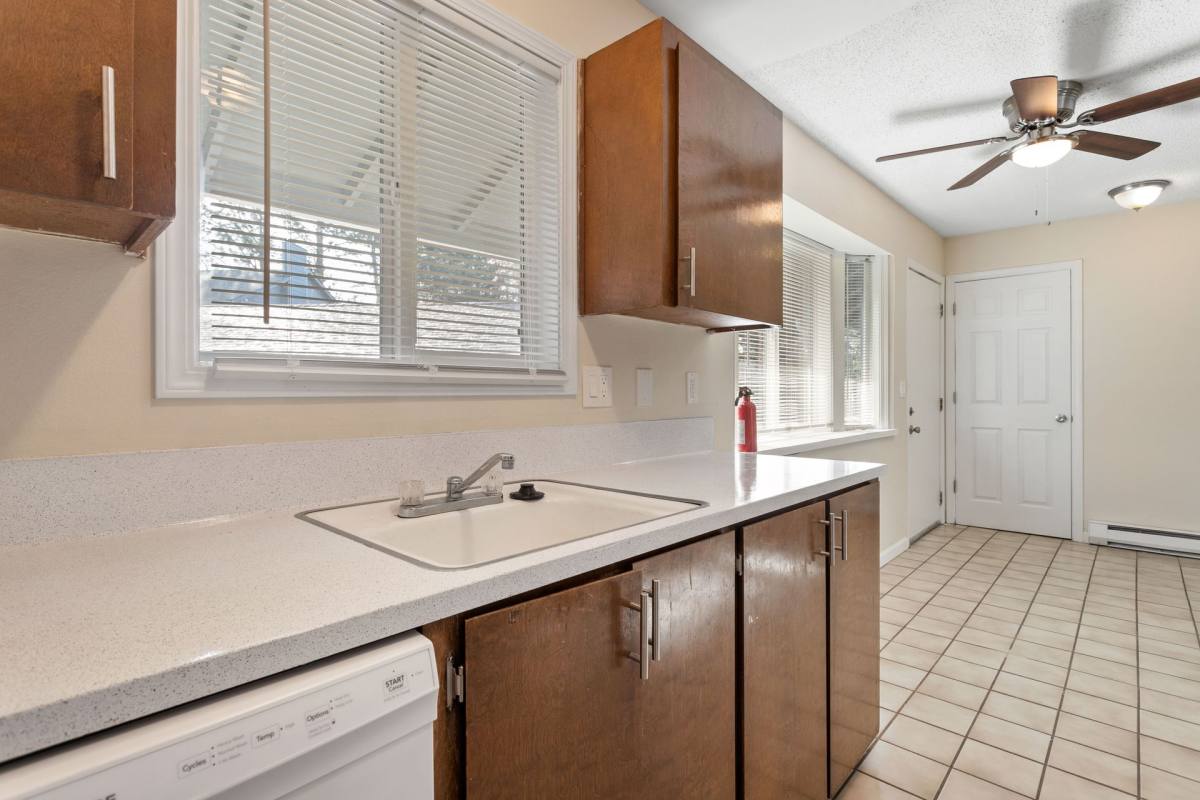 Apartment for rent at 16520 NE Glisan St, Portland, OR 97230