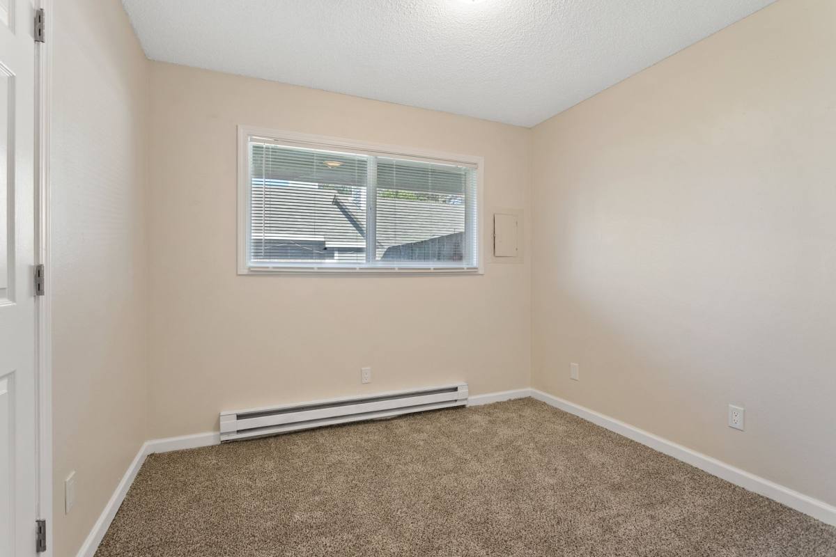 Apartment for rent at 16520 NE Glisan St, Portland, OR 97230
