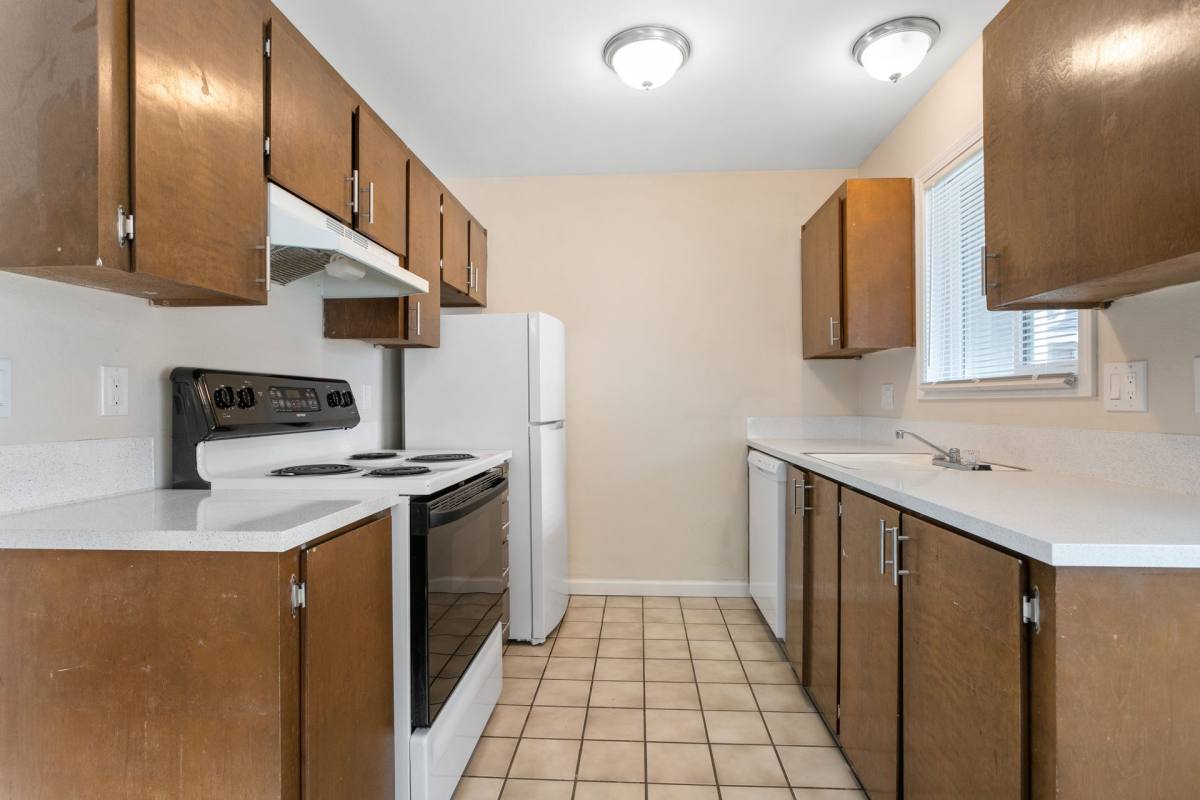 Apartment for rent at 16520 NE Glisan St, Portland, OR 97230