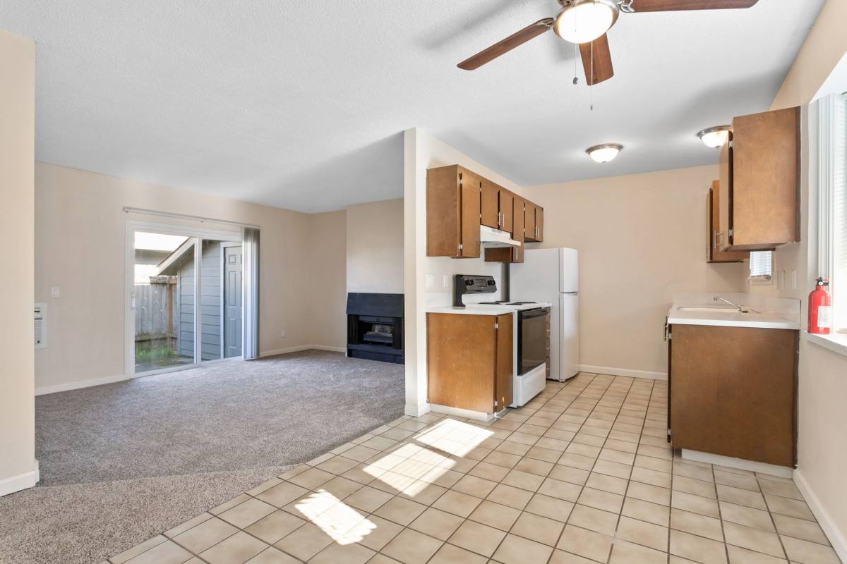 Apartment for rent at 16520 NE Glisan St, Portland, OR 97230