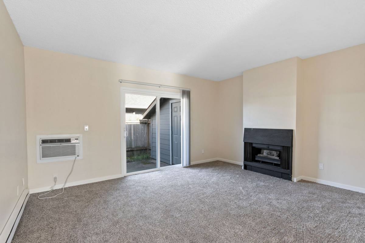 Apartment for rent at 16520 NE Glisan St, Portland, OR 97230