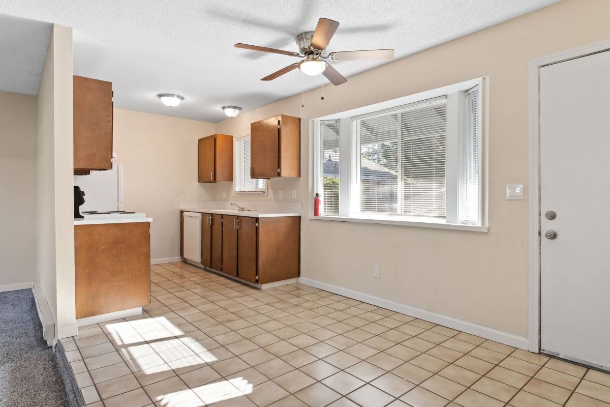 Apartment for rent at 16520 NE Glisan St, Portland, OR 97230