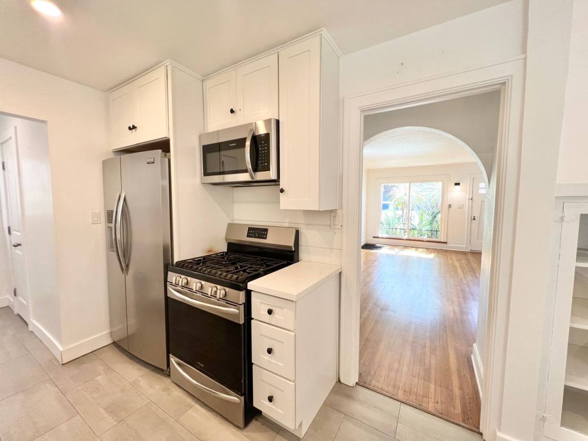 Apartment for rent at 45 65th Place, Long Beach, CA 90803