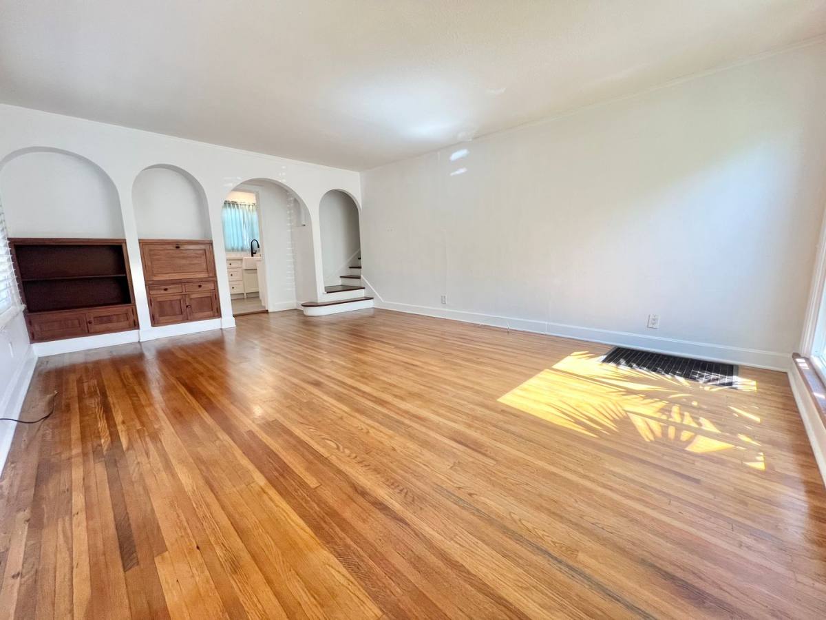 Apartment for rent at 45 65th Place, Long Beach, CA 90803