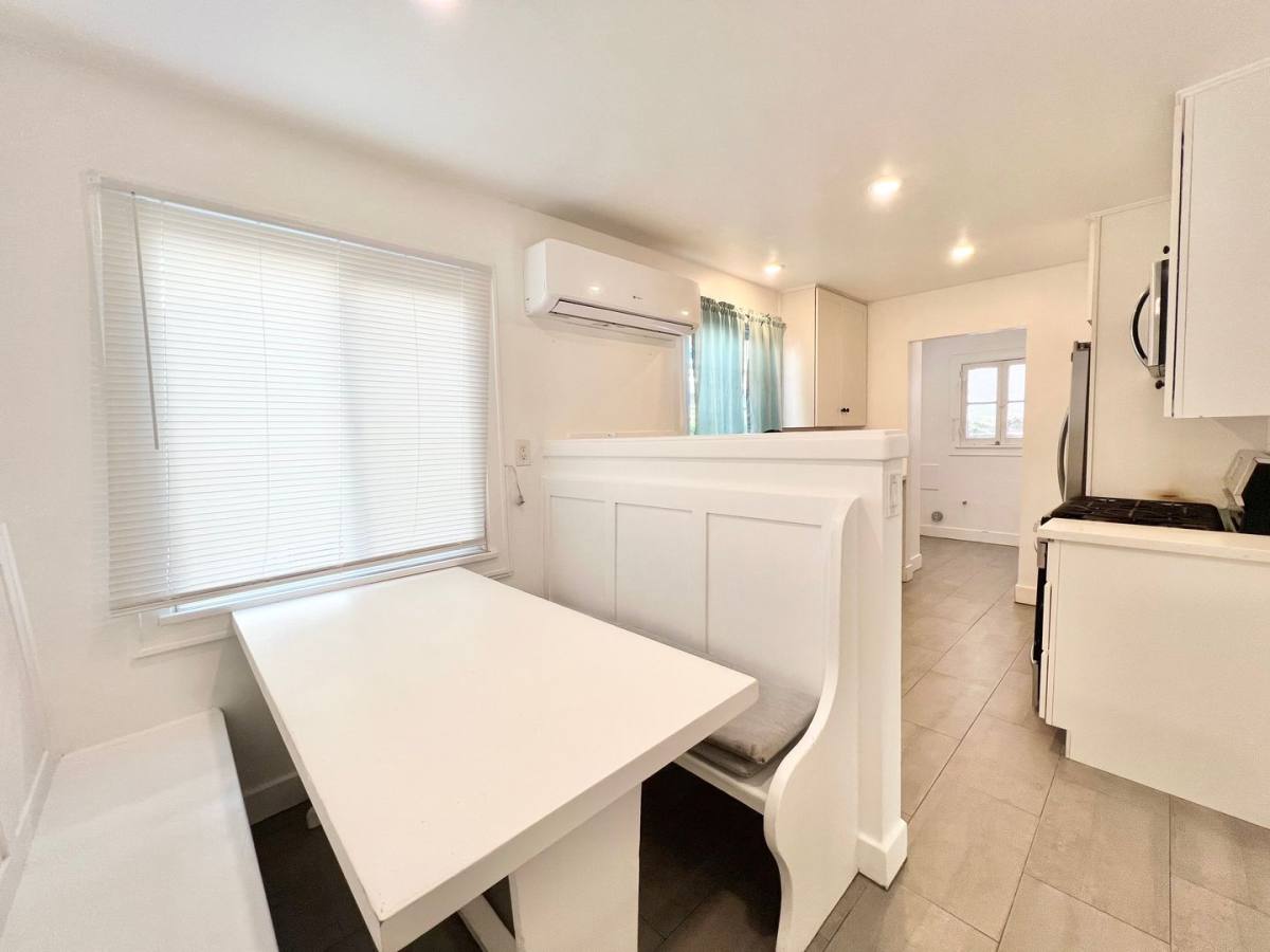 Apartment for rent at 45 65th Place, Long Beach, CA 90803