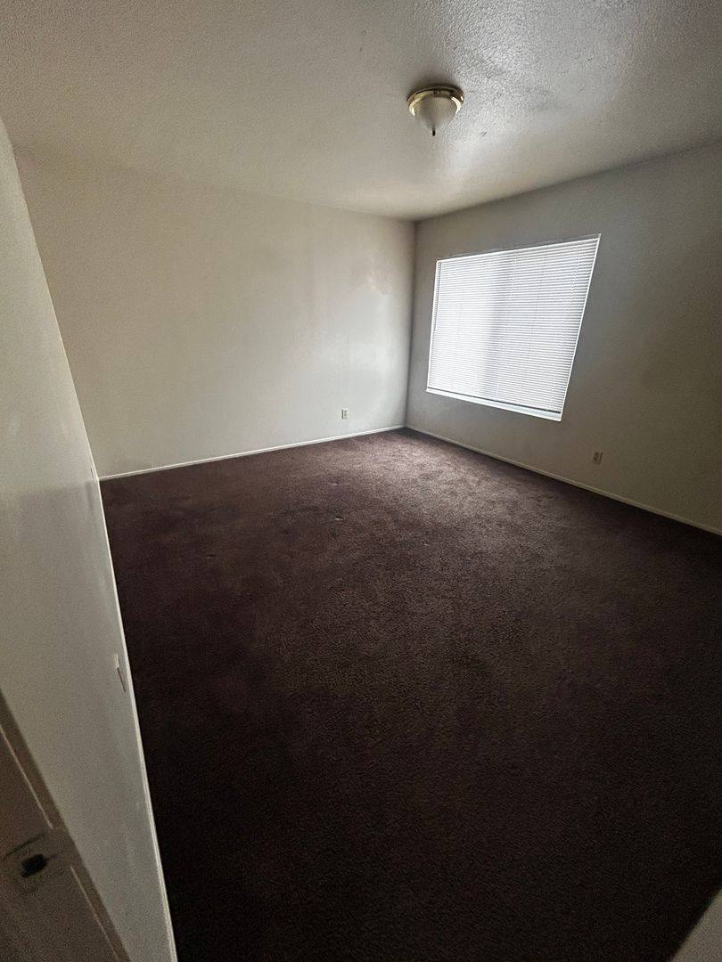 Apartment for rent at 333 Poplar St, Oakdale, CA 95361