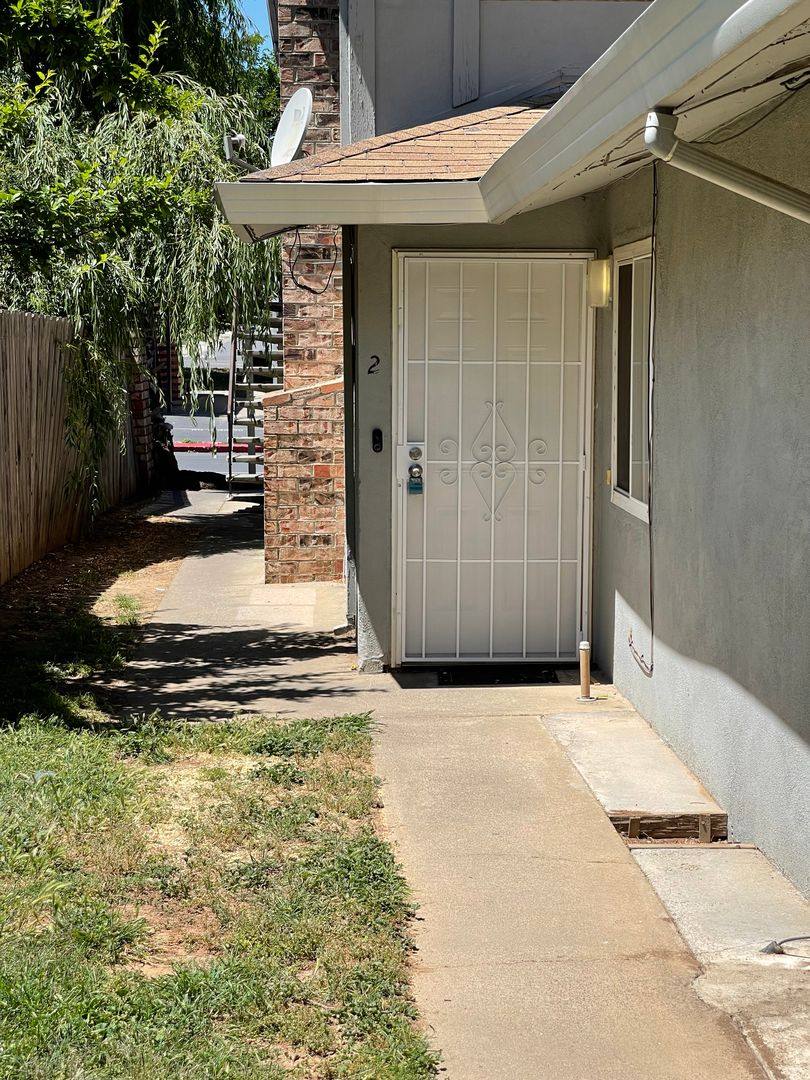 Townhouse for rent at 5743 Blachly Way, Sacramento, CA 95841