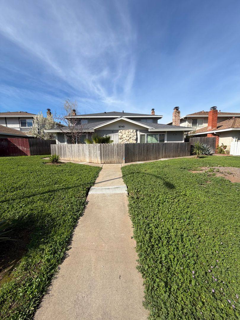 Townhouse for rent at 5743 Blachly Way, Sacramento, CA 95841