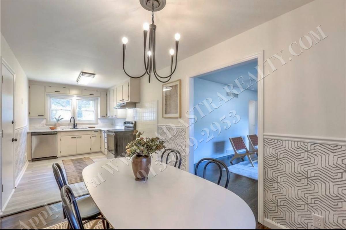 House for rent at 5907 E 101st St, Kansas City, MO 64134