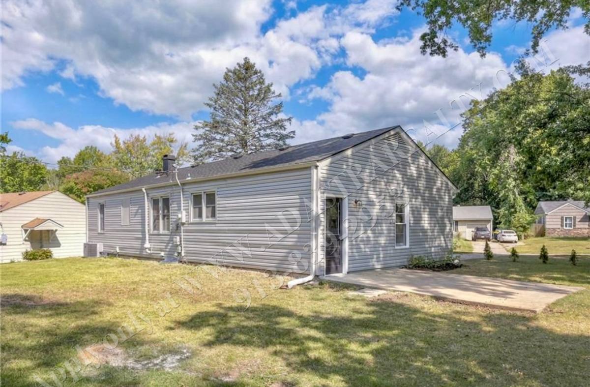 House for rent at 5907 E 101st St, Kansas City, MO 64134