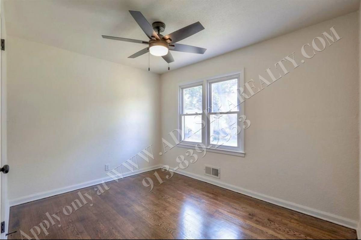 House for rent at 5907 E 101st St, Kansas City, MO 64134