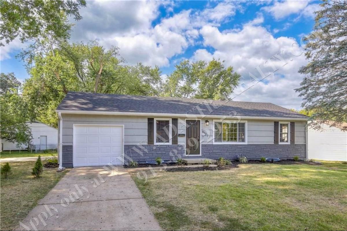 House for rent at 5907 E 101st St, Kansas City, MO 64134