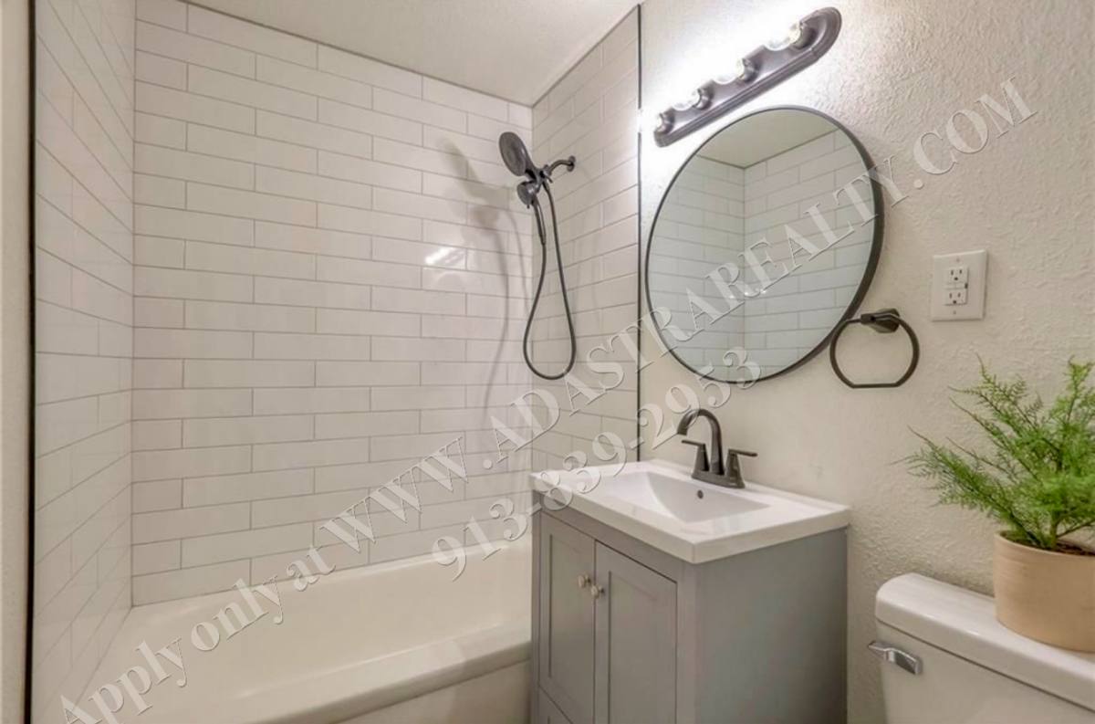 House for rent at 5907 E 101st St, Kansas City, MO 64134