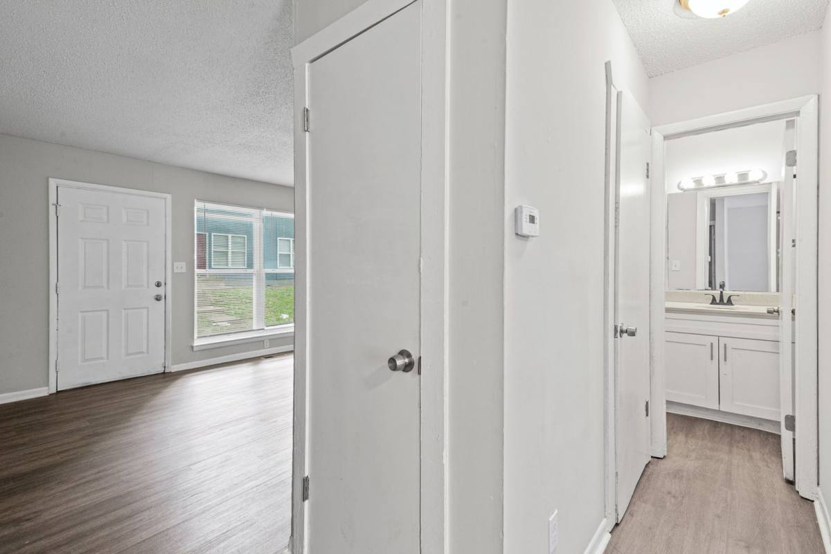 Townhouse for rent at 2472 N 38th St, Kansas City, KS 66104