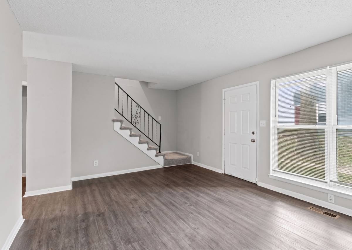Townhouse for rent at 2472 N 38th St, Kansas City, KS 66104